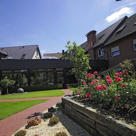 Hotel Lindenkrug Гютерсло Экстерьер фото