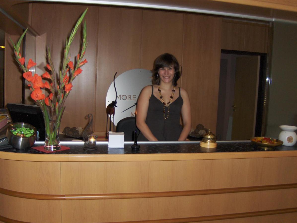 Hotel Lindenkrug Гютерсло Интерьер фото
