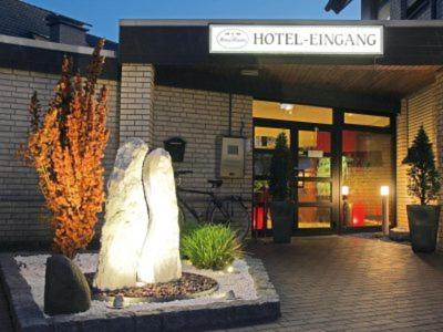 Hotel Lindenkrug Гютерсло Экстерьер фото